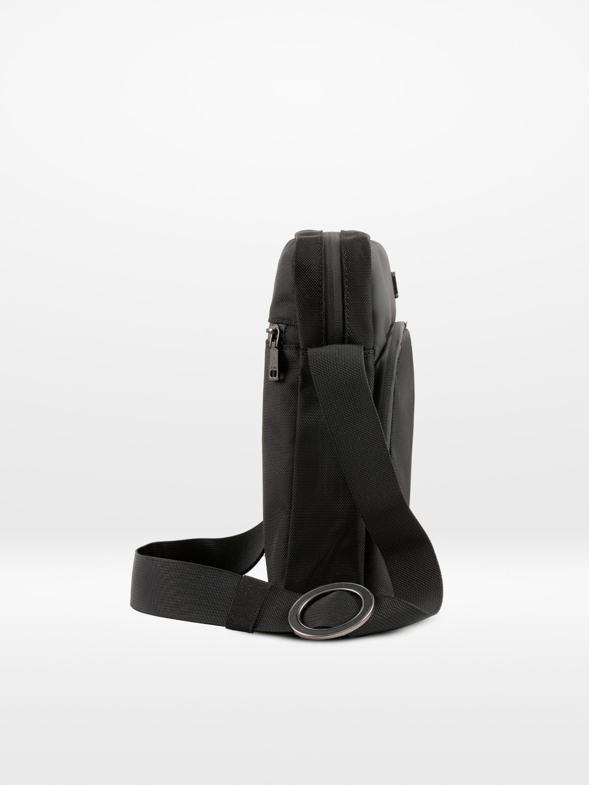 ⁦حقيبة السفر O-Cross خفيفة الوزن | تصميم عملي ومرن لراحة التنقل⁩ - الصورة ⁦51⁩