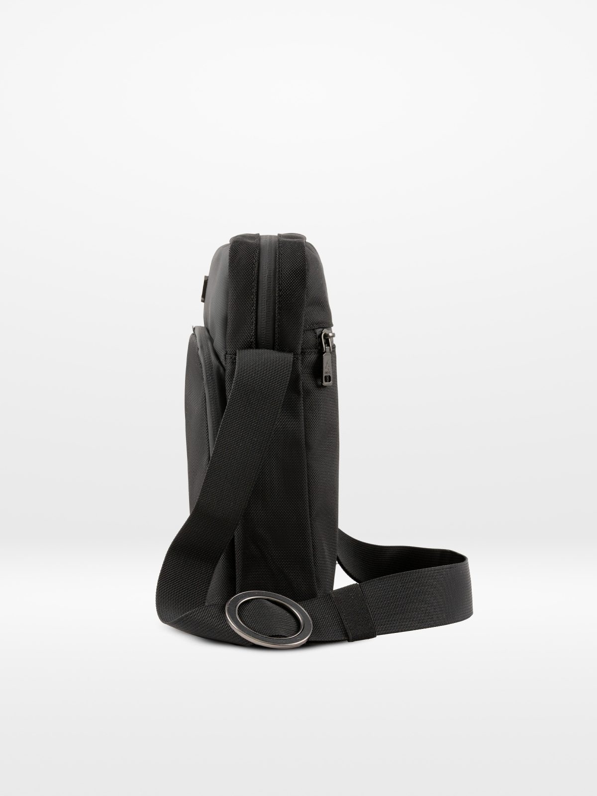 ⁦حقيبة السفر O-Cross خفيفة الوزن | تصميم عملي ومرن لراحة التنقل⁩ - الصورة ⁦50⁩