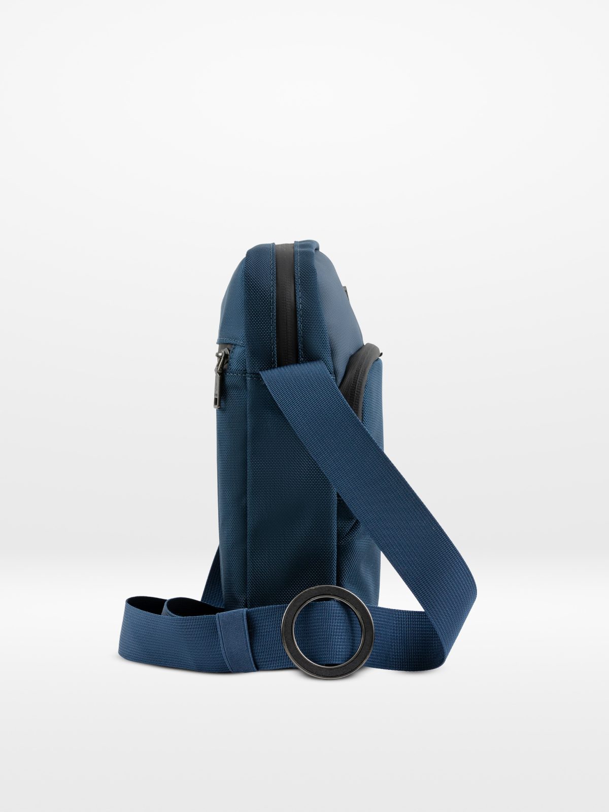 ⁦حقيبة السفر O-Cross خفيفة الوزن | تصميم عملي ومرن لراحة التنقل⁩ - الصورة ⁦52⁩